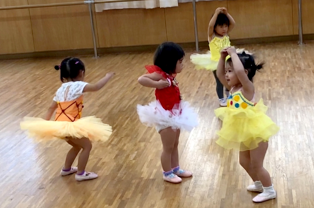 2歳児クラスのレッスン風景
